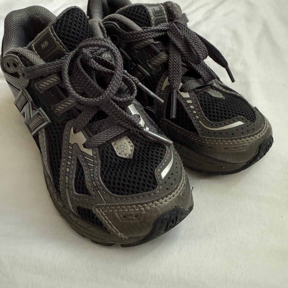 New Balance 1900 Shoes Kid size 12 Grey Black Sneakers Running Trainers Sport - Picture 4 of 8